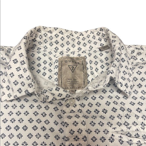 Guess button down shirt. B1 - Picture 3 of 10